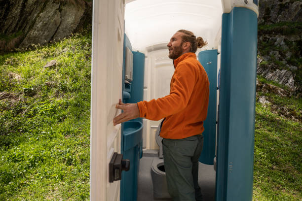 Best Portable restroom trailer rental  in Orlando, FL
