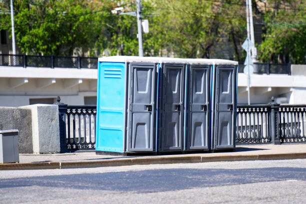 Best Portable restroom trailer rental  in Orlando, FL